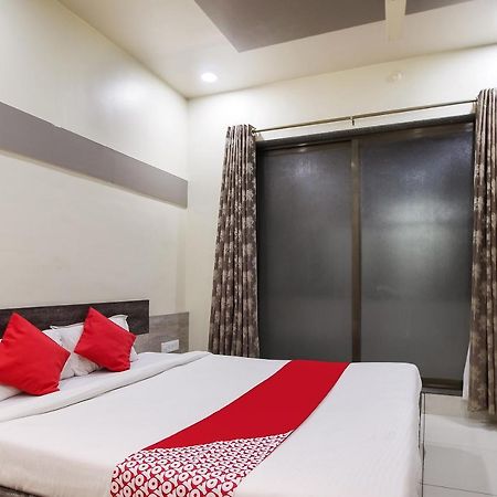 Oyo Flagship 71595 Hotel Lakhdatar Shegaon Esterno foto