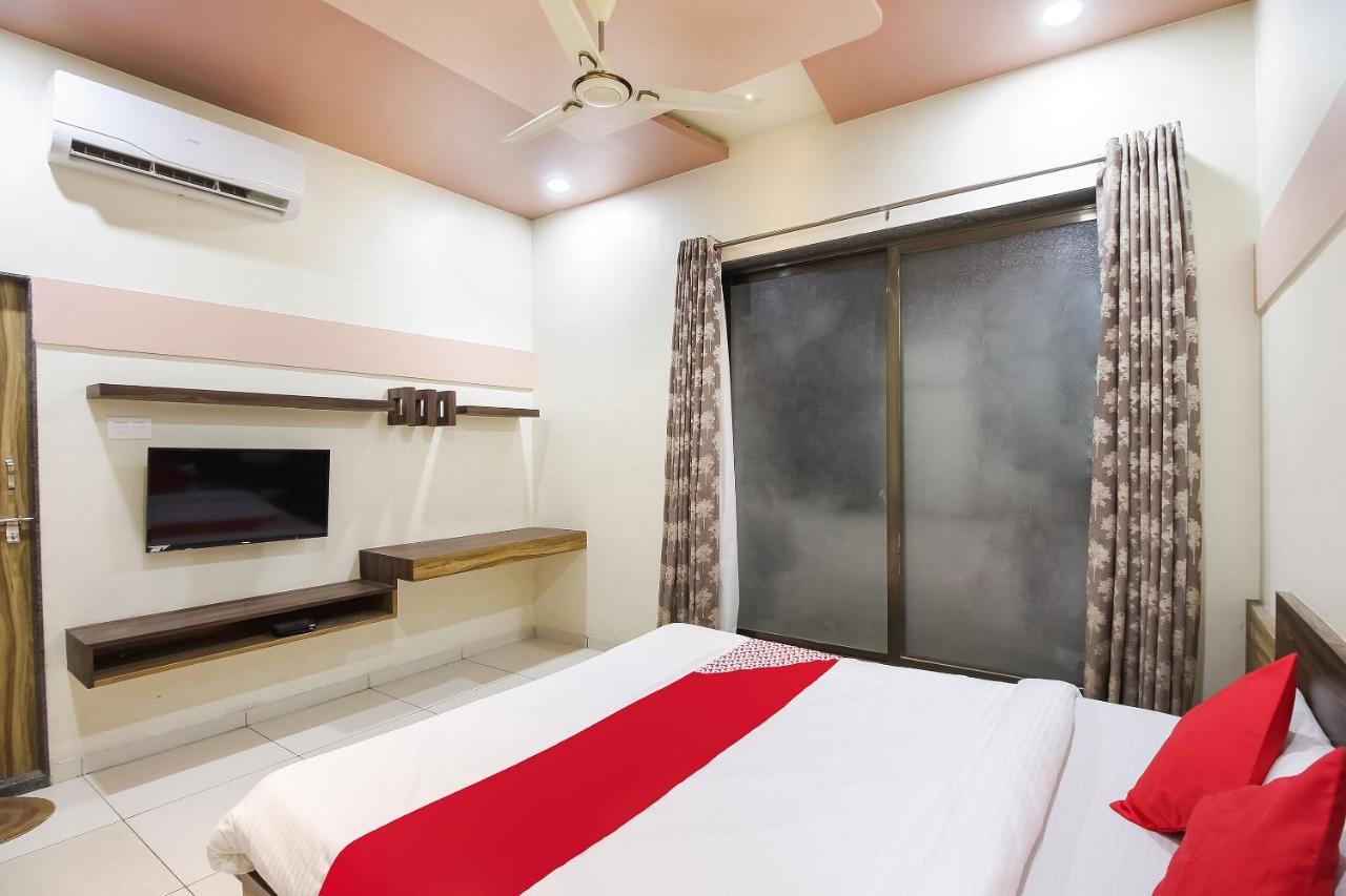 Oyo Flagship 71595 Hotel Lakhdatar Shegaon Esterno foto