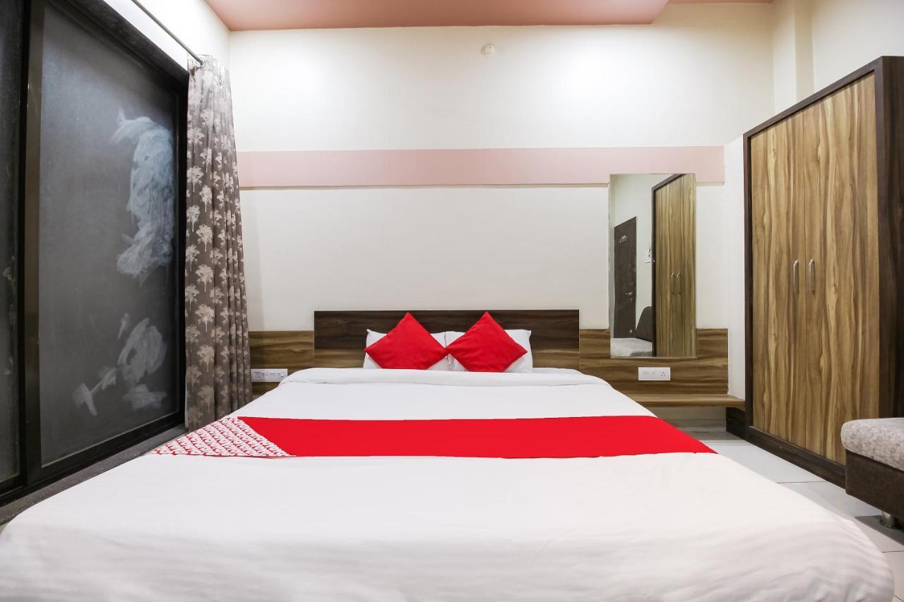 Oyo Flagship 71595 Hotel Lakhdatar Shegaon Esterno foto