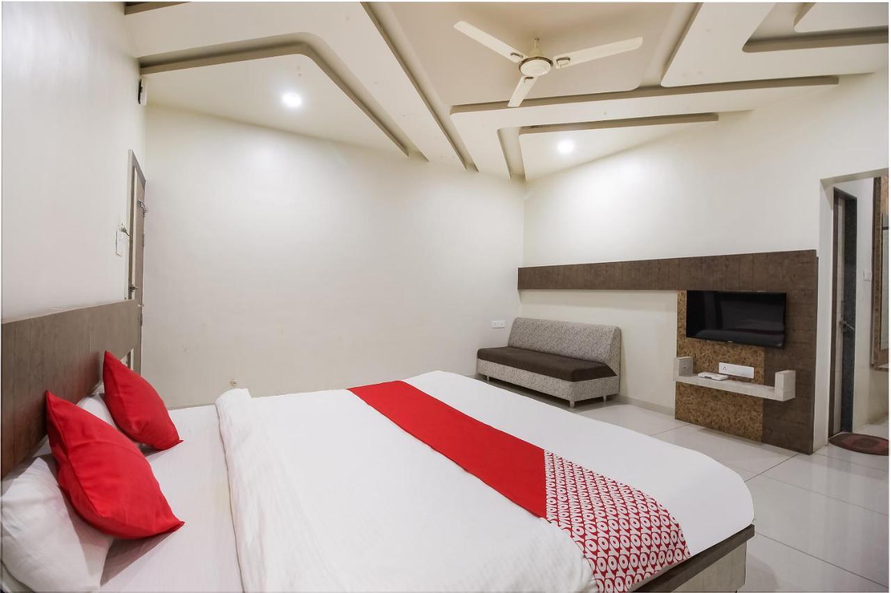 Oyo Flagship 71595 Hotel Lakhdatar Shegaon Esterno foto