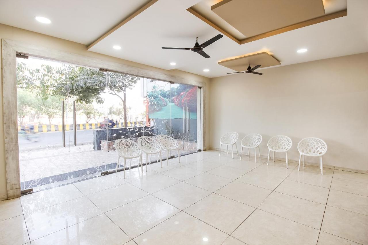 Oyo Flagship 71595 Hotel Lakhdatar Shegaon Esterno foto