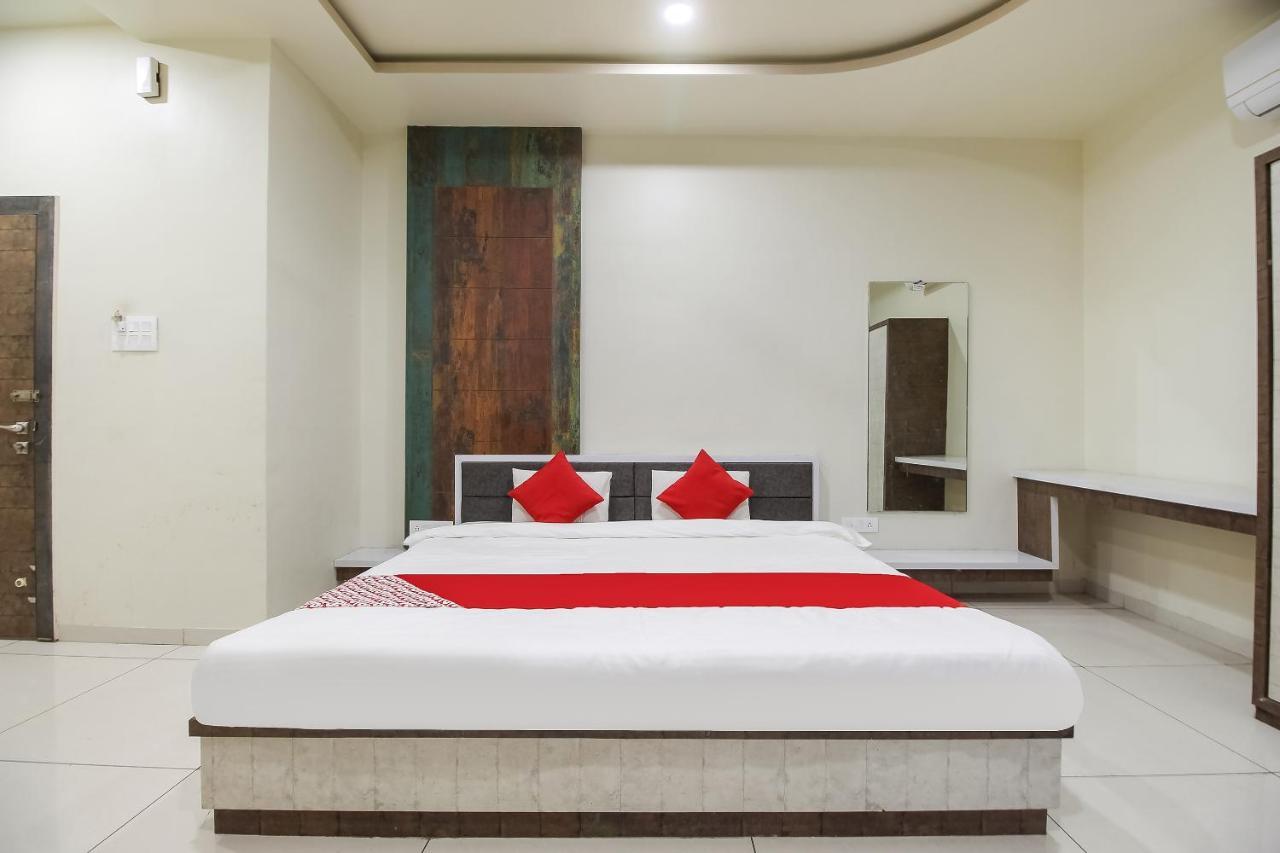 Oyo Flagship 71595 Hotel Lakhdatar Shegaon Esterno foto