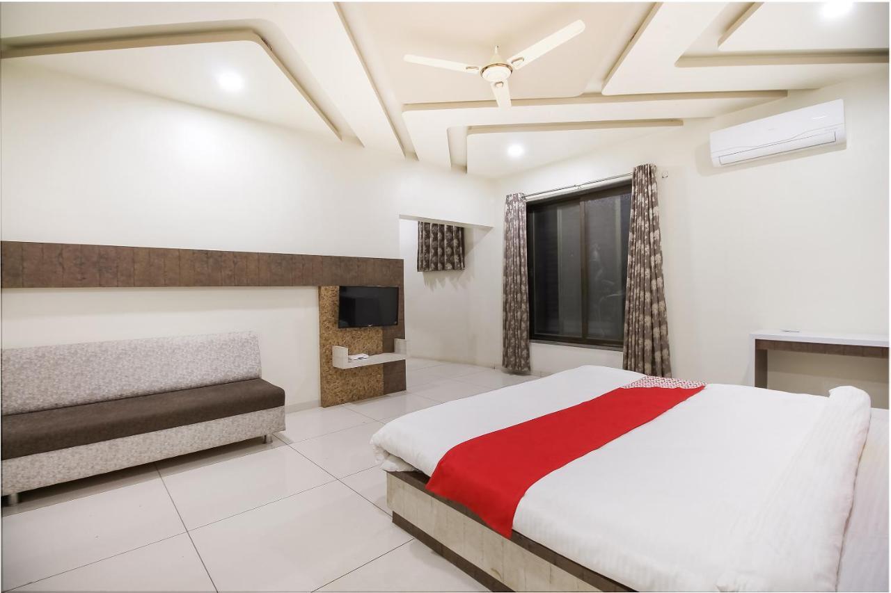 Oyo Flagship 71595 Hotel Lakhdatar Shegaon Esterno foto