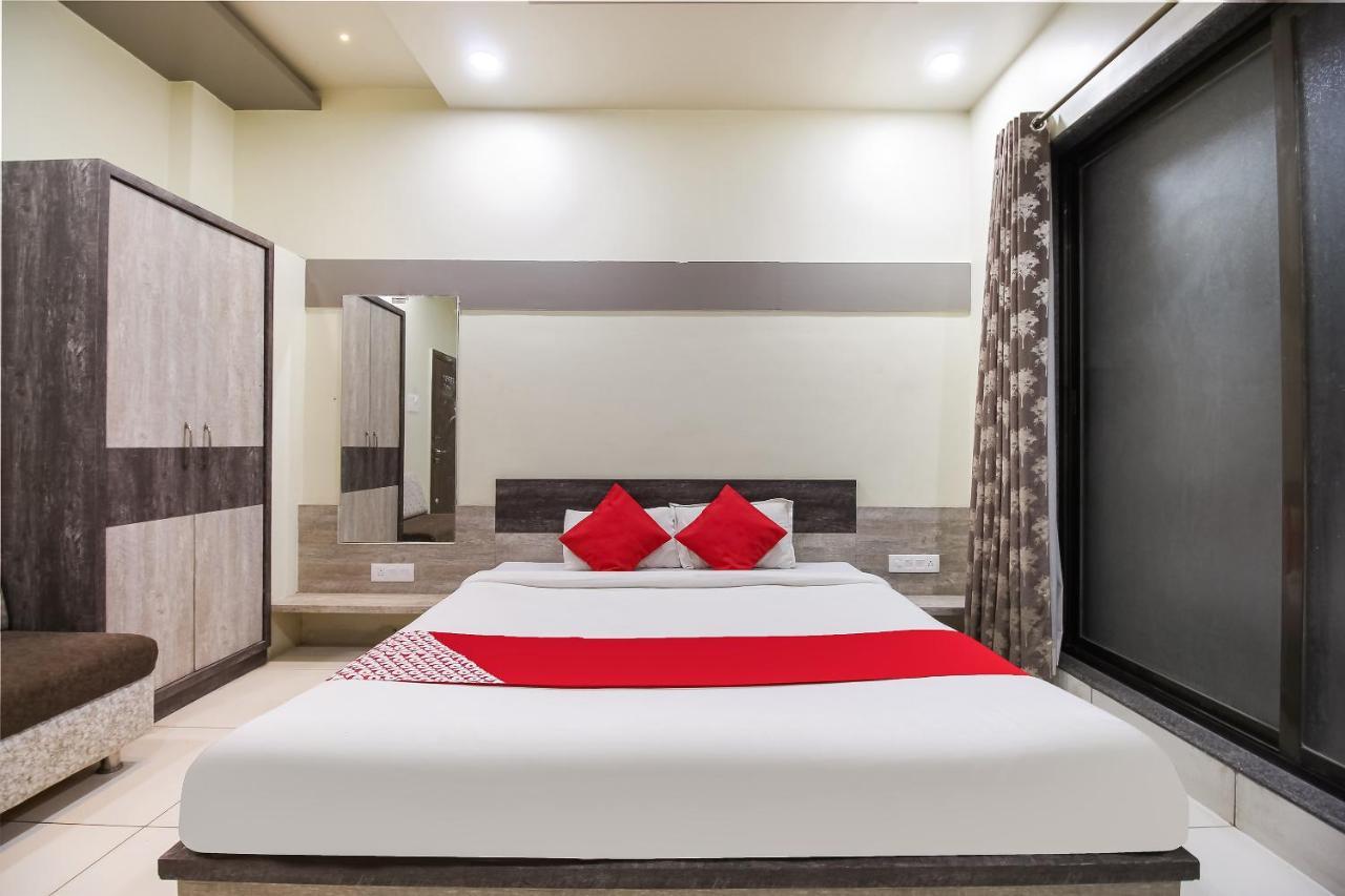Oyo Flagship 71595 Hotel Lakhdatar Shegaon Esterno foto